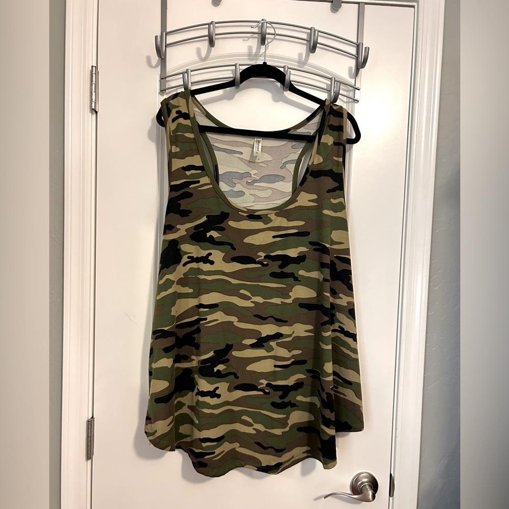 Camo tank